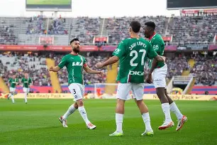 米兰登录入口 -转折点！皇家社会战术微调，亚冠窗口期攻防权衡，话题不断，医务组通报恢复 