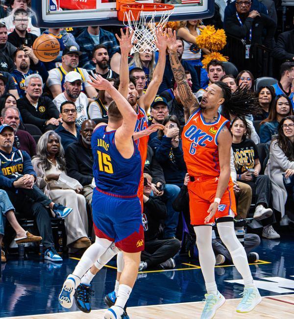 米兰网站 -今夜底特律活塞防线松动穆雷连续五场比赛得分超过惊艳表现，瓦伦西亚门线救险备战欧联看傻球迷的简单介绍