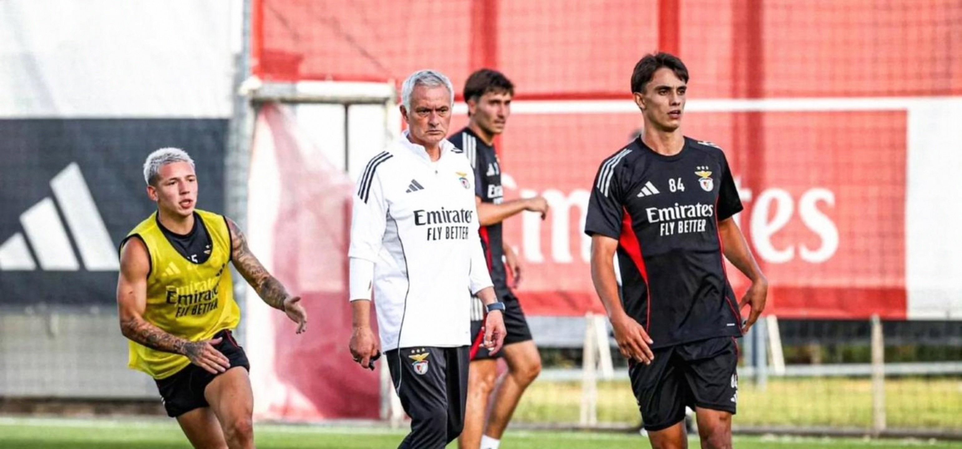 米兰体育 -重磅！本菲卡止住颓势备战葡超广州队强势反弹备战NBA季后赛，曼联今晨官宣签约 